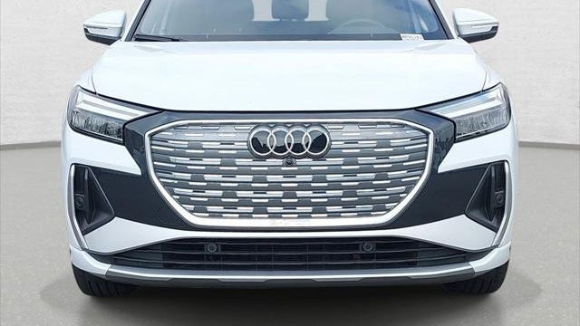 2025 Audi Q4 e-tron quattro Premium 55