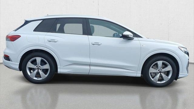 2025 Audi Q4 e-tron quattro Premium 55