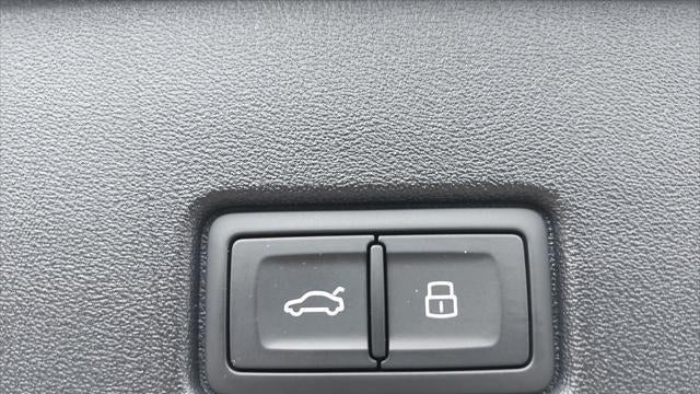 2025 Audi Q4 e-tron quattro Premium 55
