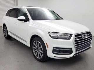 2019 Audi Q7 with Glacier White Metallic Exterior