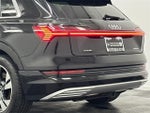 2021 e-tron Thumbnail 6
