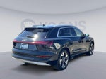 2022 e-tron Thumbnail 8