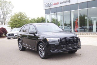2025 Audi Q7 with Mythos Black Metallic Exterior