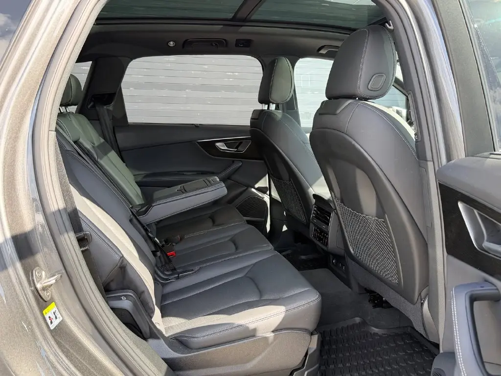 2025 Audi Q7 - $45,217