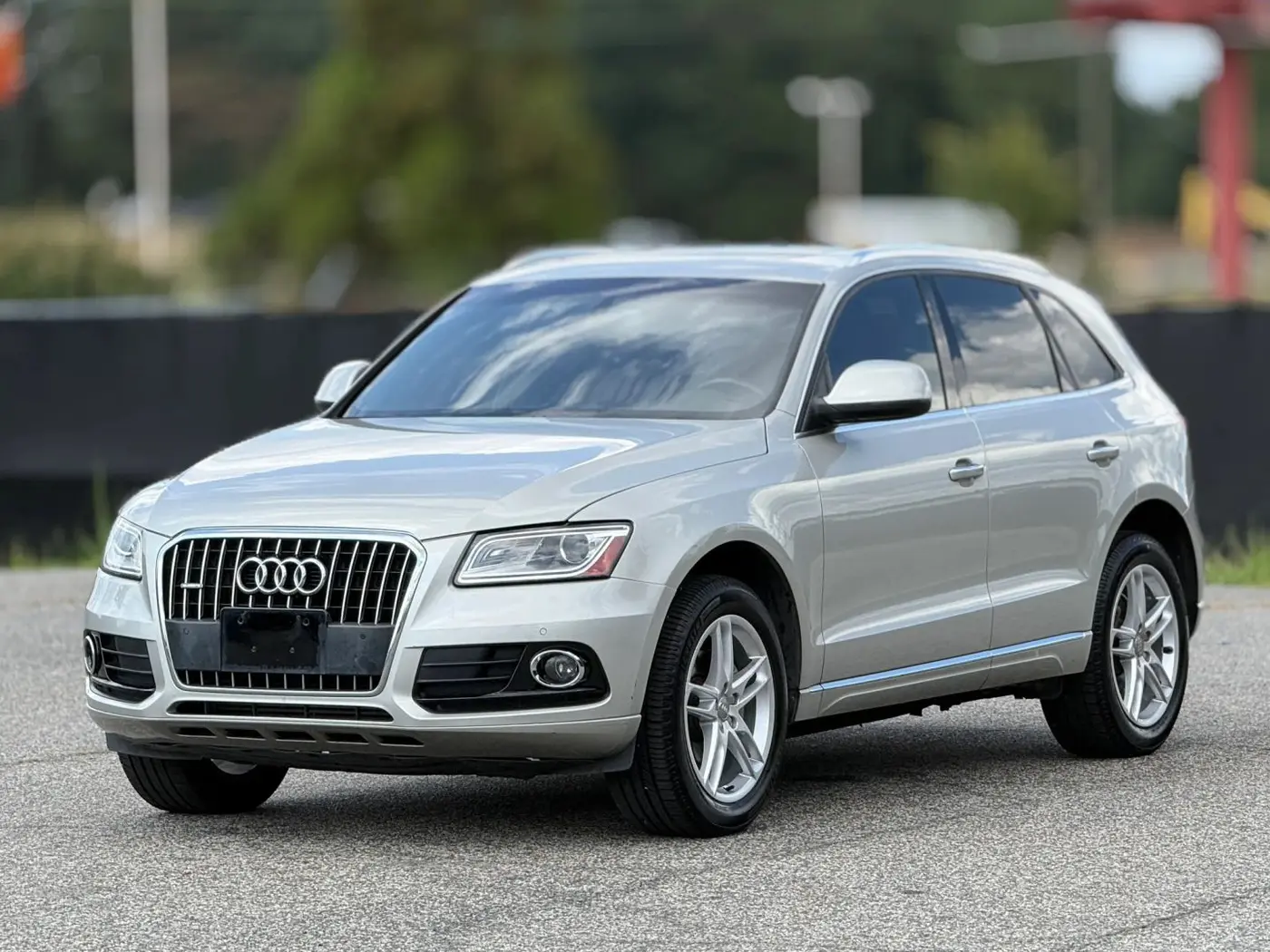 2015 Audi Q5 - $9,950