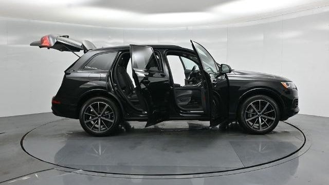 2022 Audi Q7 quattro Premium Plus 55 TFSI