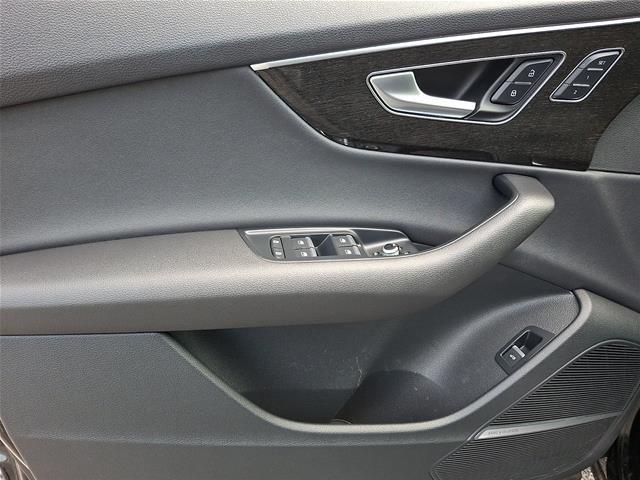 2022 Audi Q7 - $32,589