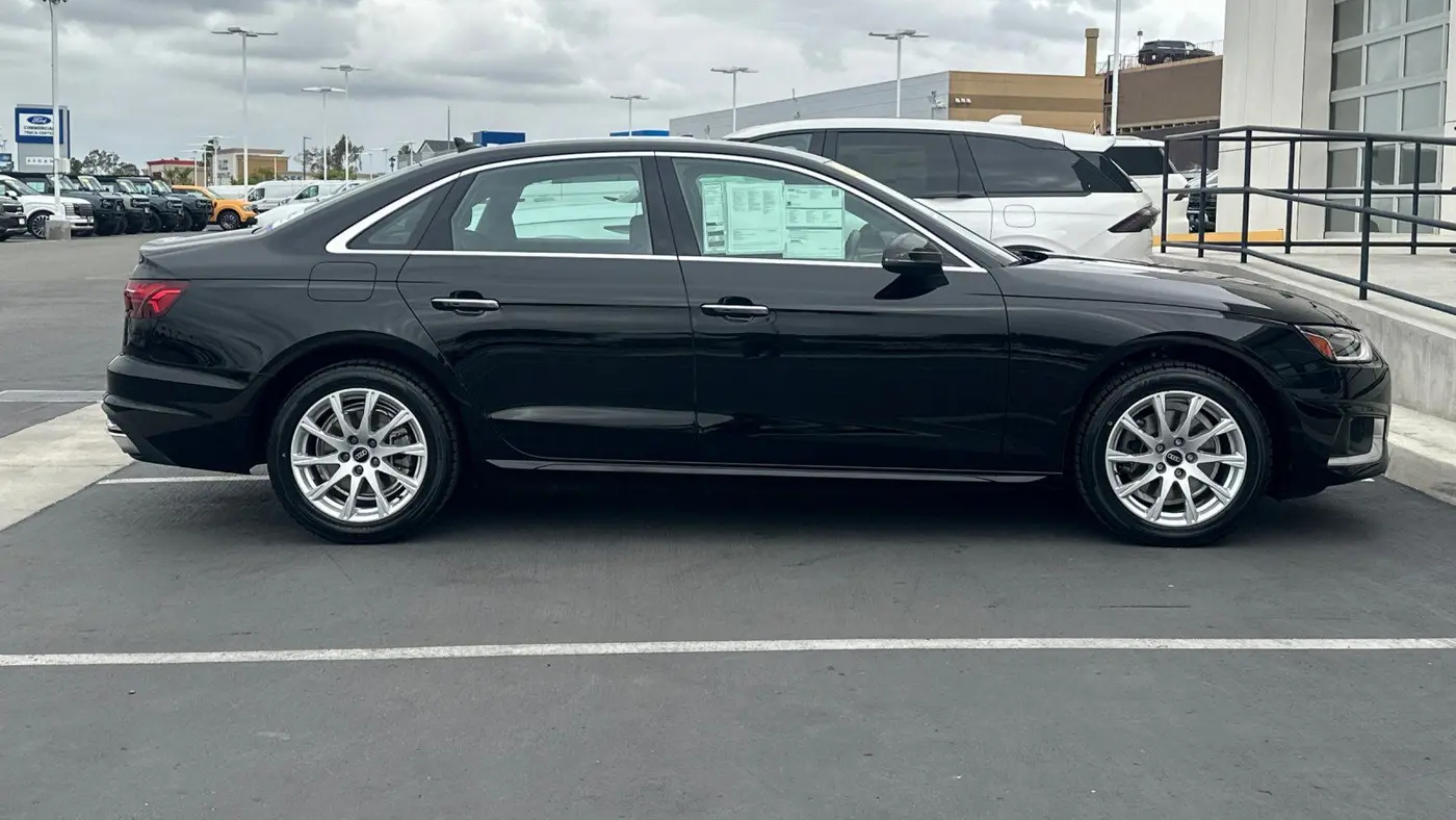 2022 Audi A4 quattro Premium 40 TFSI