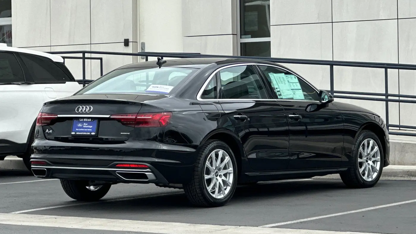 2022 Audi A4 quattro Premium 40 TFSI
