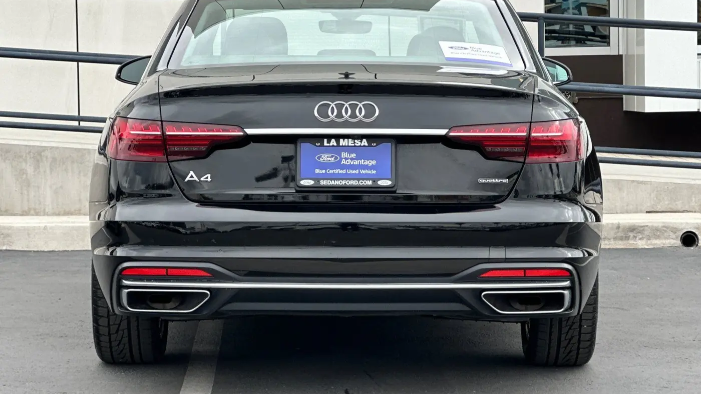 2022 Audi A4 quattro Premium 40 TFSI