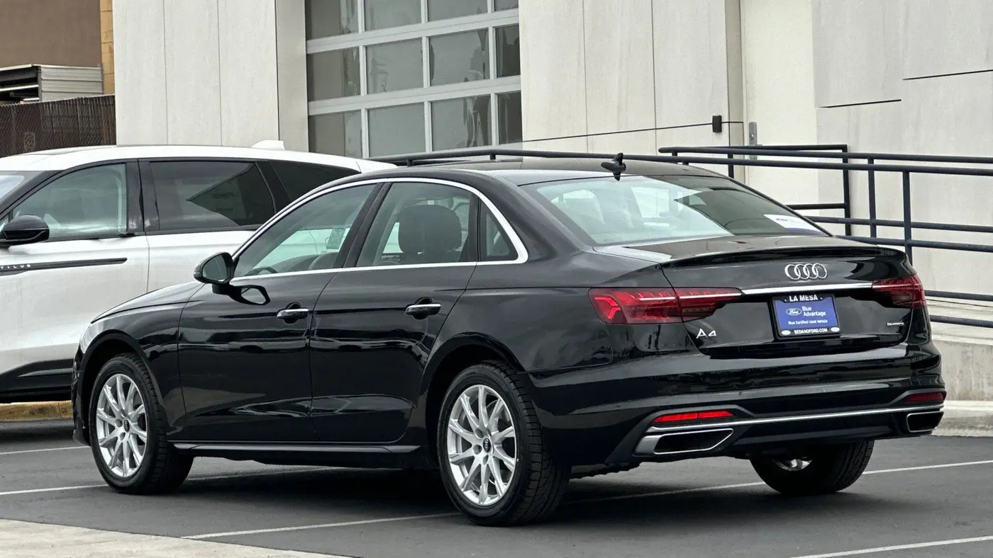 2022 Audi A4 quattro Premium 40 TFSI