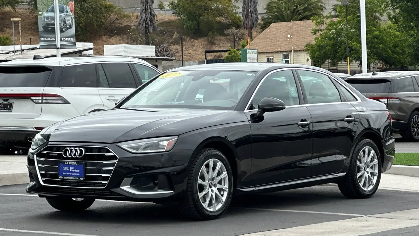 2022 Audi A4 quattro Premium 40 TFSI