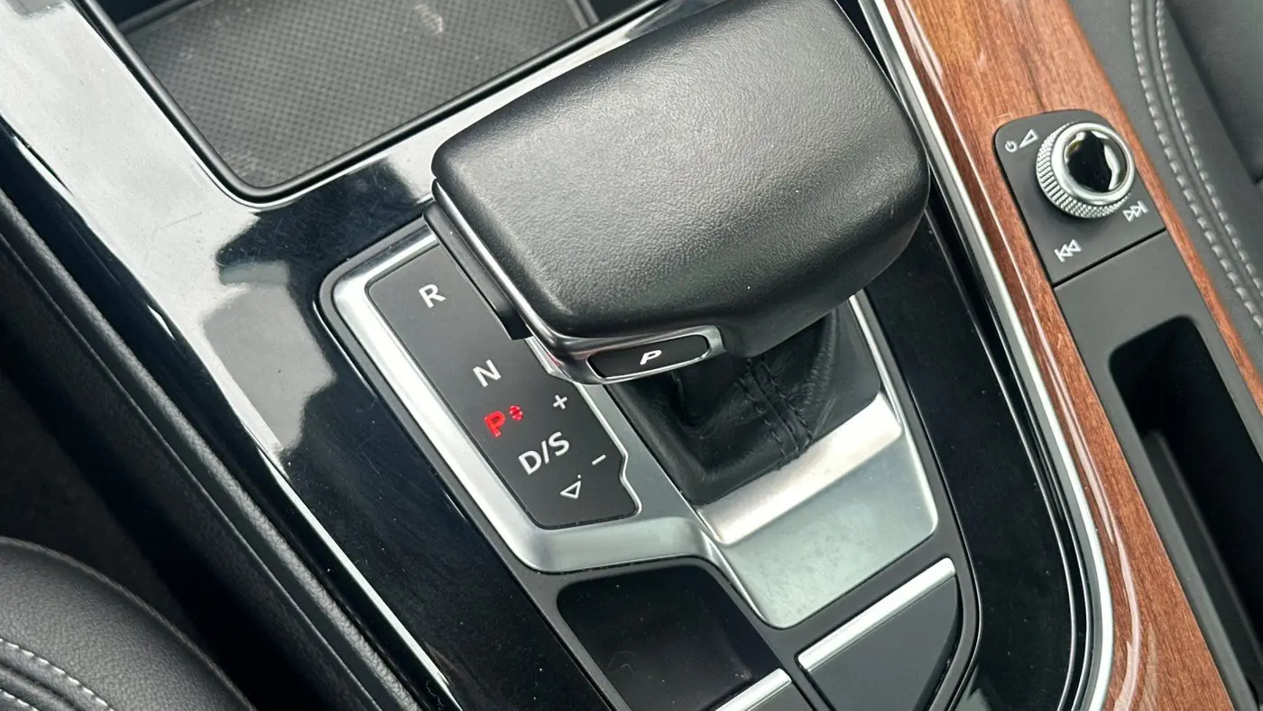 2022 Audi A4 quattro Premium 40 TFSI