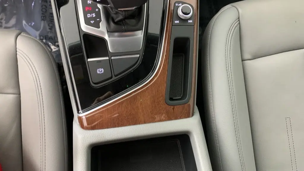 2022 Audi A4 quattro Premium 40 TFSI