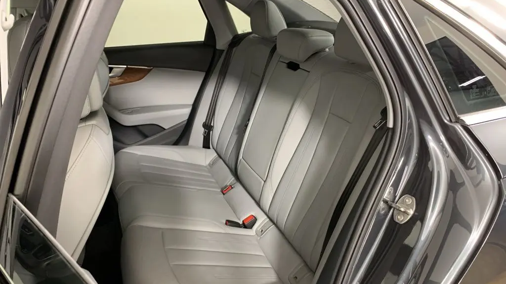 2022 Audi A4 quattro Premium 40 TFSI