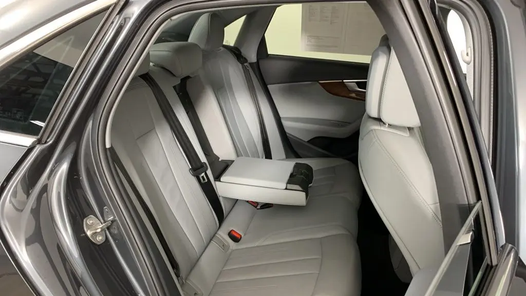 2022 Audi A4 quattro Premium 40 TFSI