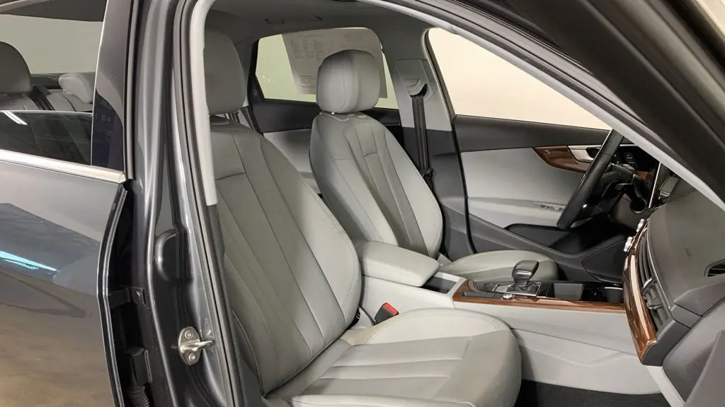 2022 Audi A4 quattro Premium 40 TFSI