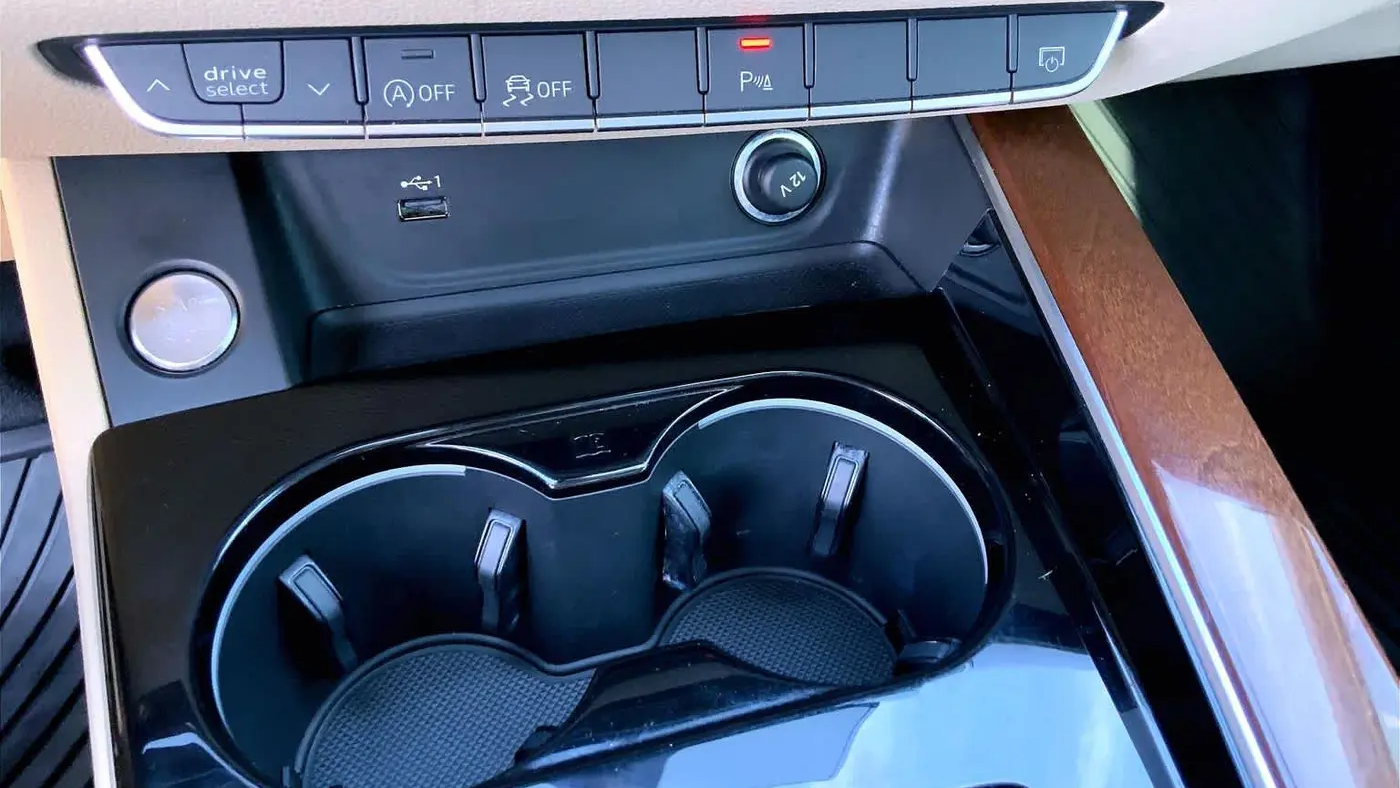 2023 Audi A4 quattro Premium 40 TFSI