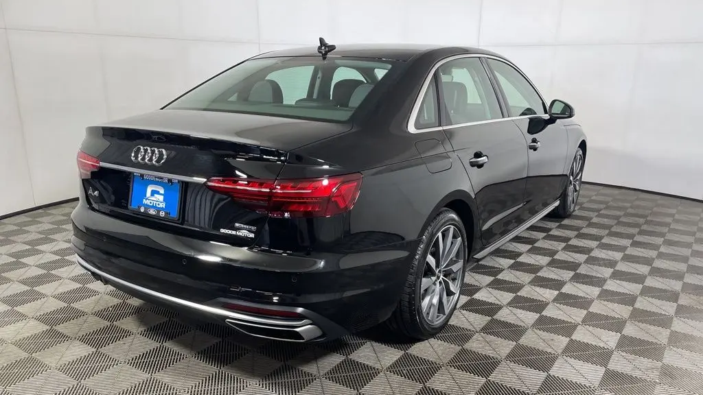 2022 Audi A4 quattro Premium Plus 40 TFSI