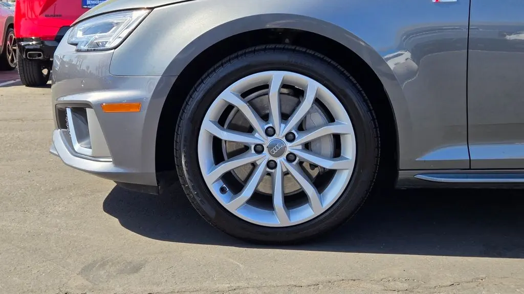 2019 Audi A4 quattro Premium Plus 45 TFSI