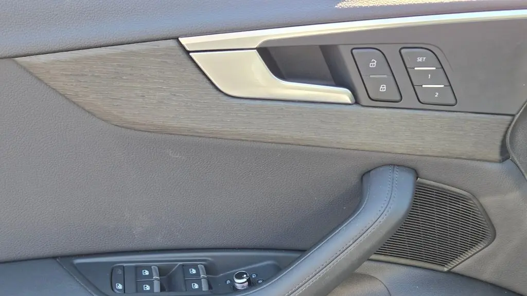 2019 Audi A4 quattro Premium Plus 45 TFSI