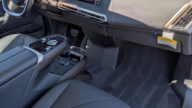 2026 BMW iX xDrive60
