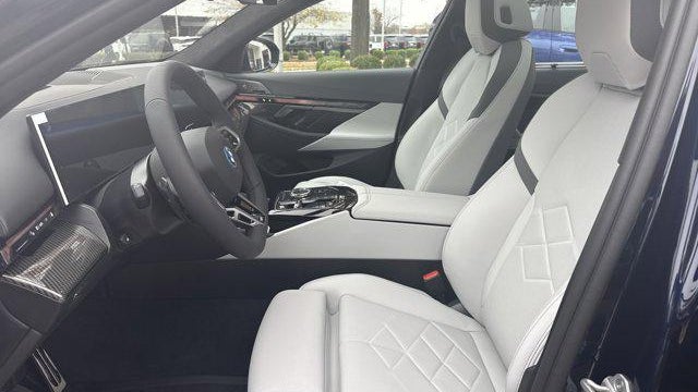 2026 BMW 5 Series 550e xDrive