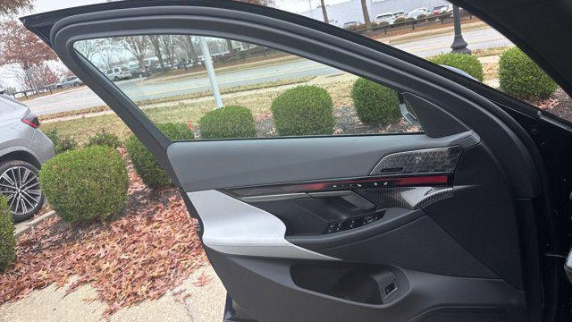 2026 BMW 5 Series 550e xDrive