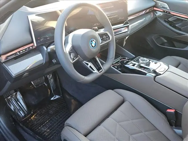 2027 BMW 550e - $88,587