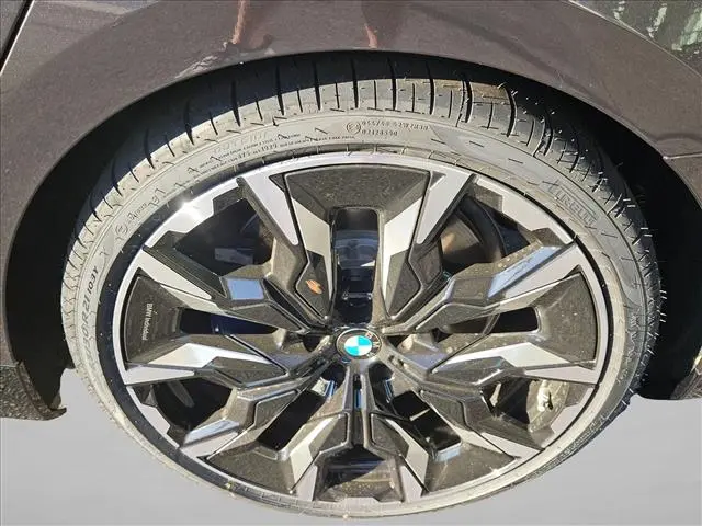2027 BMW 550e - $88,587