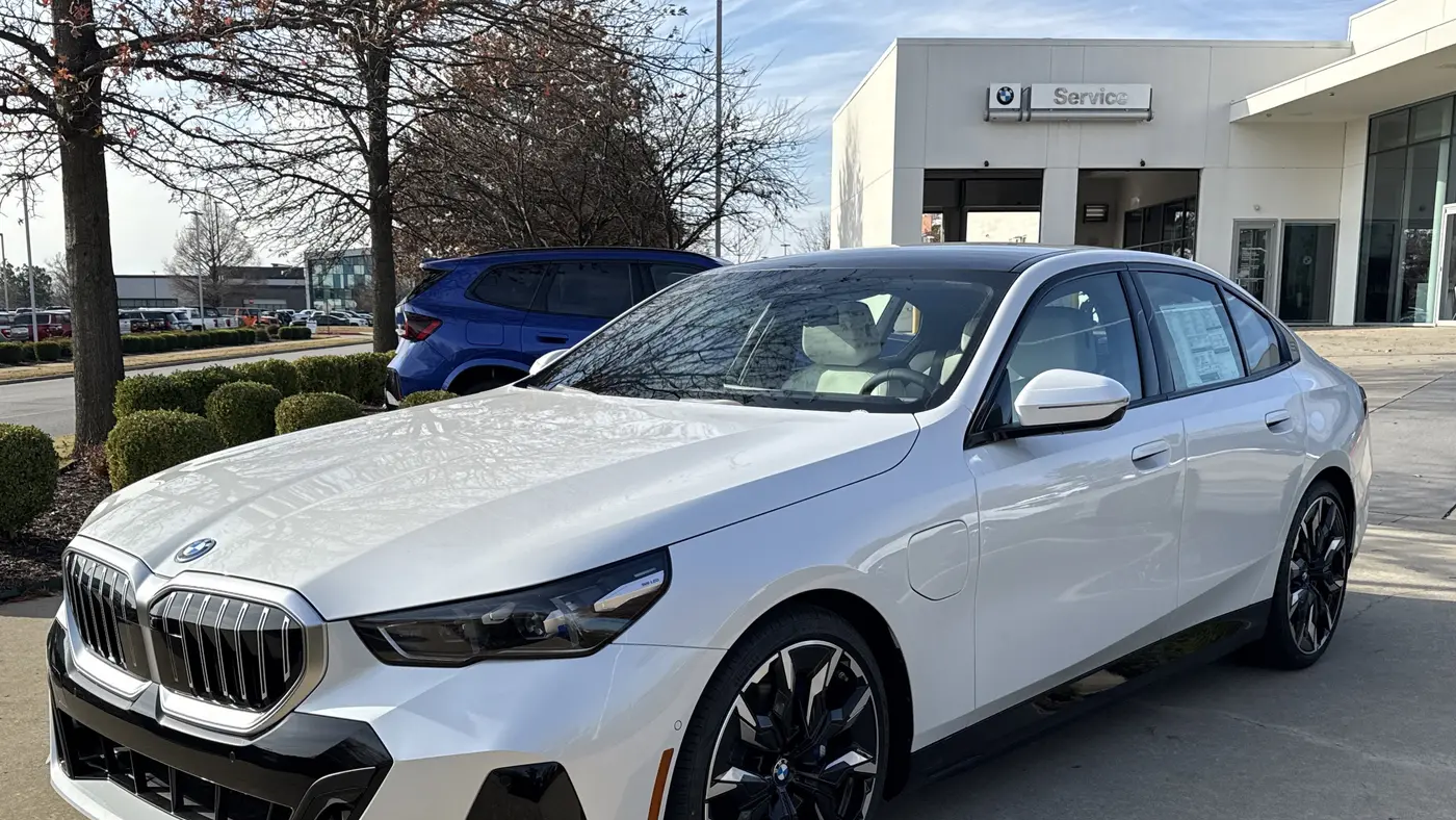 Preowned 2026 BMW 5 Series 550e xDrive for Sale
