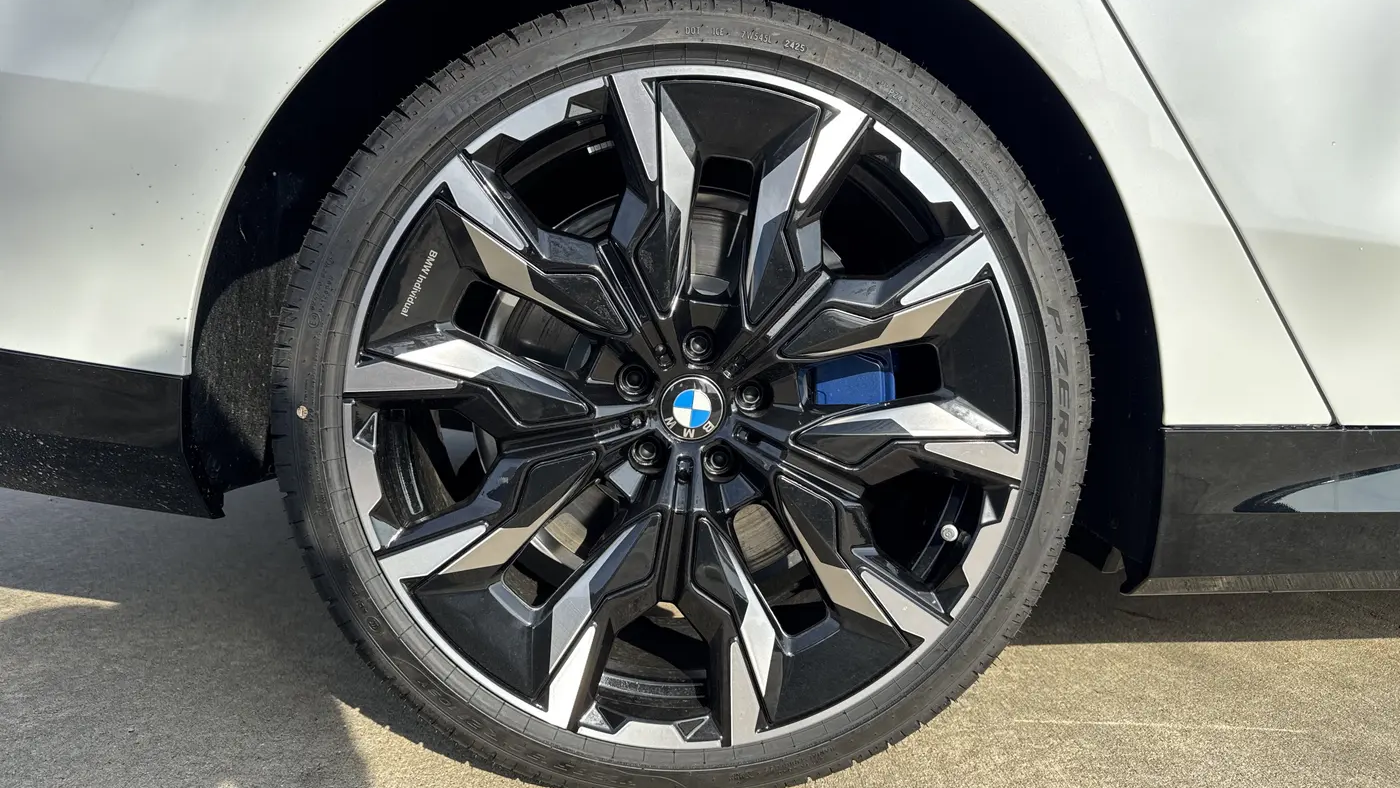 2026 BMW 5 Series 550e xDrive