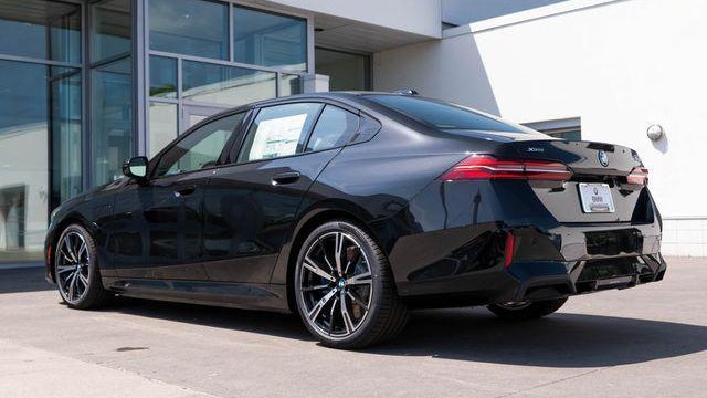 2027 BMW 5 Series 550e xDrive