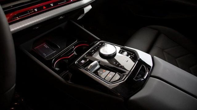 2026 BMW 5 Series 550e xDrive