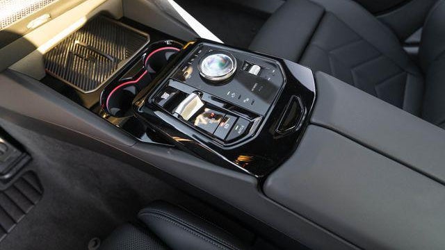 2027 BMW 5 Series 550e xDrive