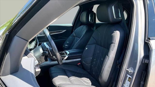 2025 BMW 7 Series 740i