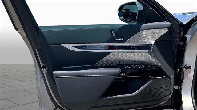 2025 BMW 7 Series 740i