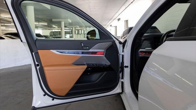 2023 BMW 7 Series 740i