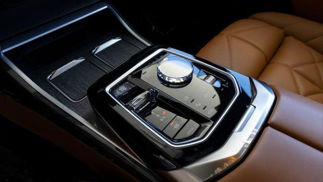 2023 BMW 7 Series 740i
