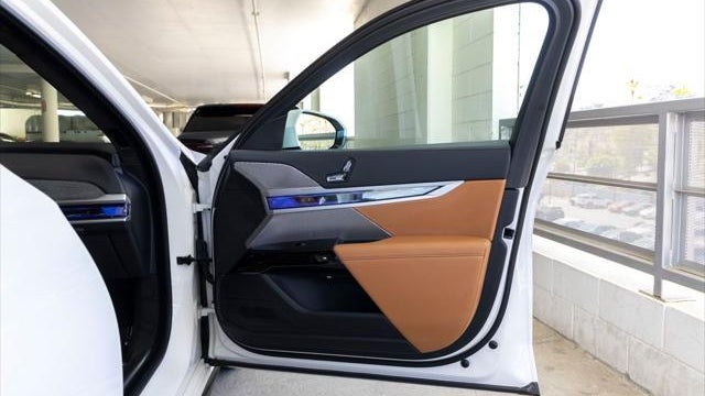 2023 BMW 7 Series 740i