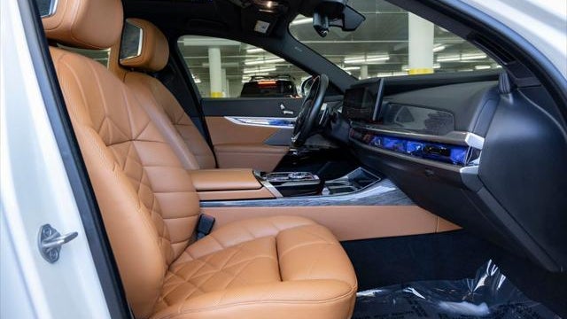 2023 BMW 7 Series 740i