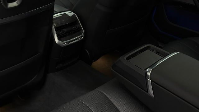 2025 BMW 7 Series 740i