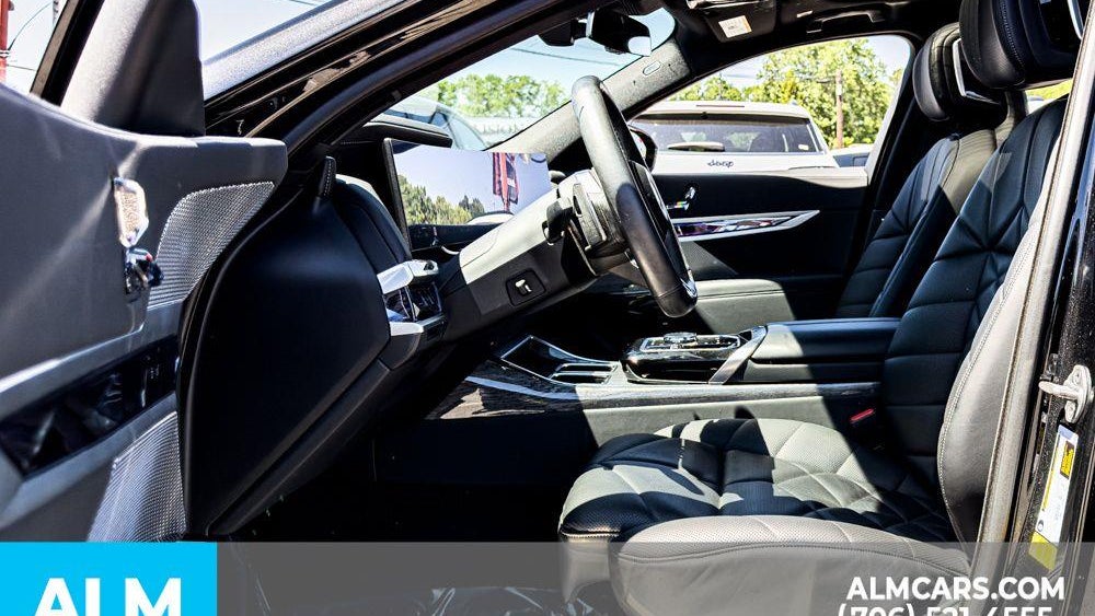 2023 BMW 7 Series 740i