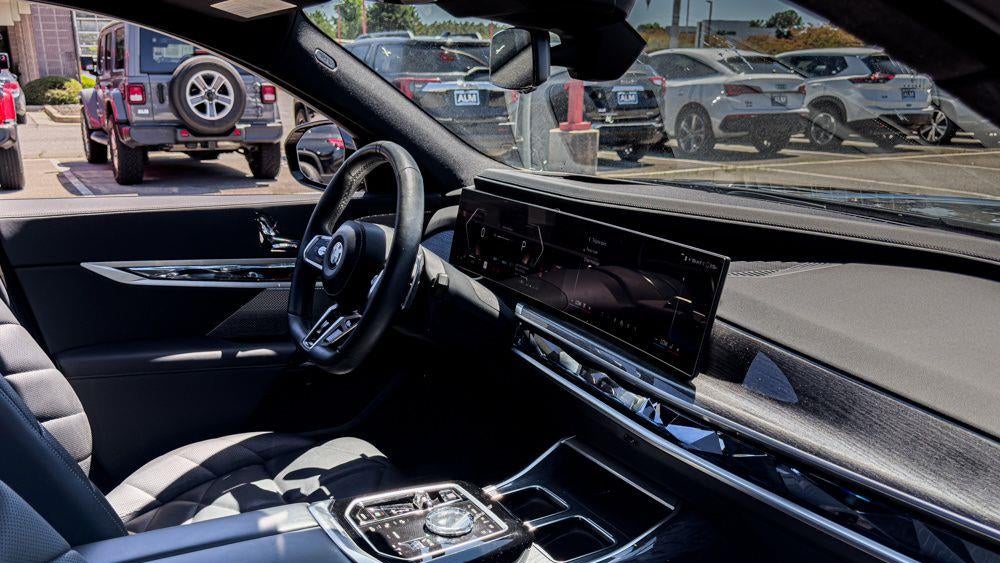 2023 BMW 7 Series 740i
