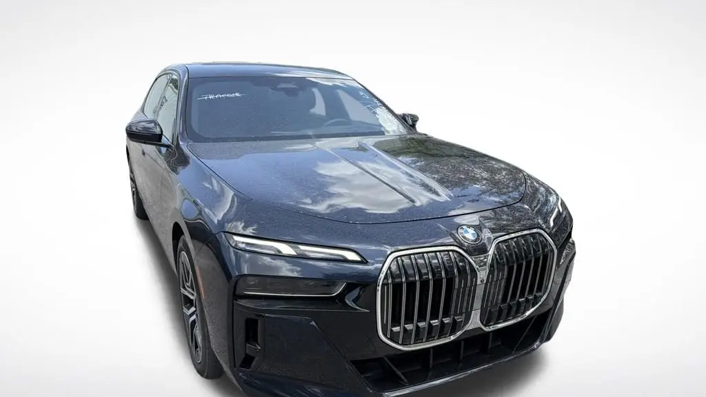 2025 BMW 7 Series 740i