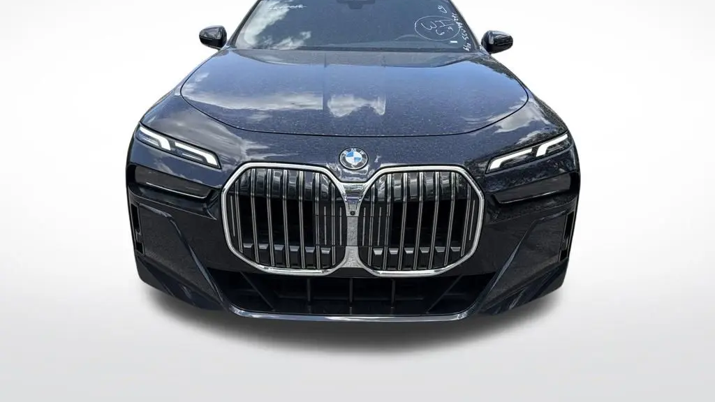 2025 BMW 7 Series 740i