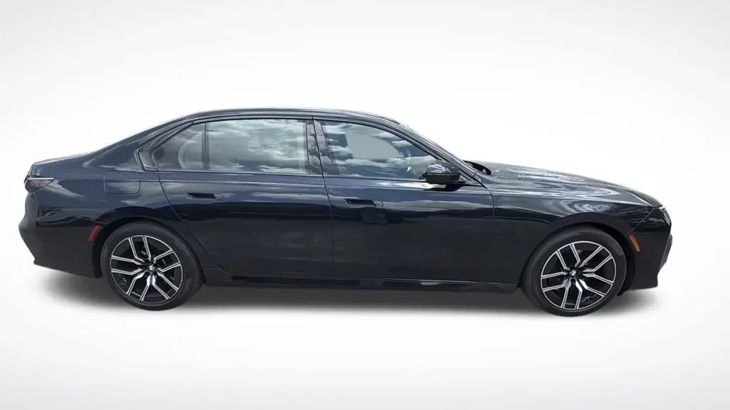 2025 BMW 7 Series 740i
