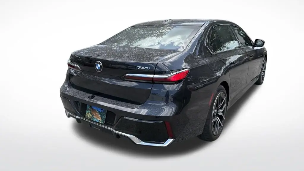 2025 BMW 7 Series 740i