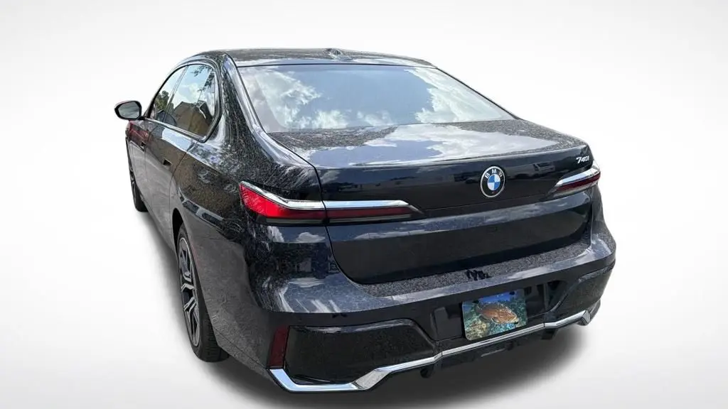 2025 BMW 7 Series 740i