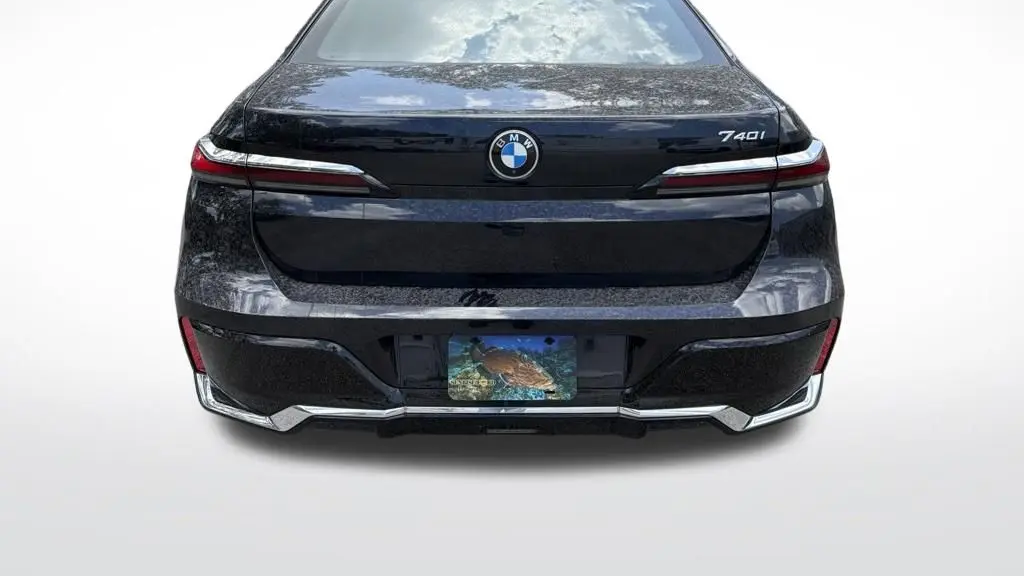 2025 BMW 7 Series 740i